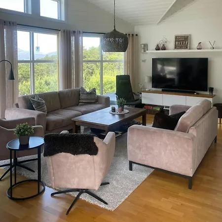 Spacious Cabin With Sognefjord Views Nyaraló *